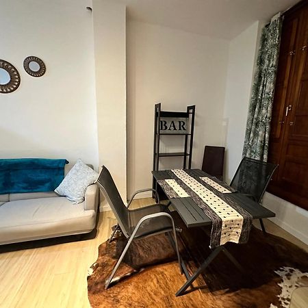 Appartamento Downtown Valenza Esterno foto